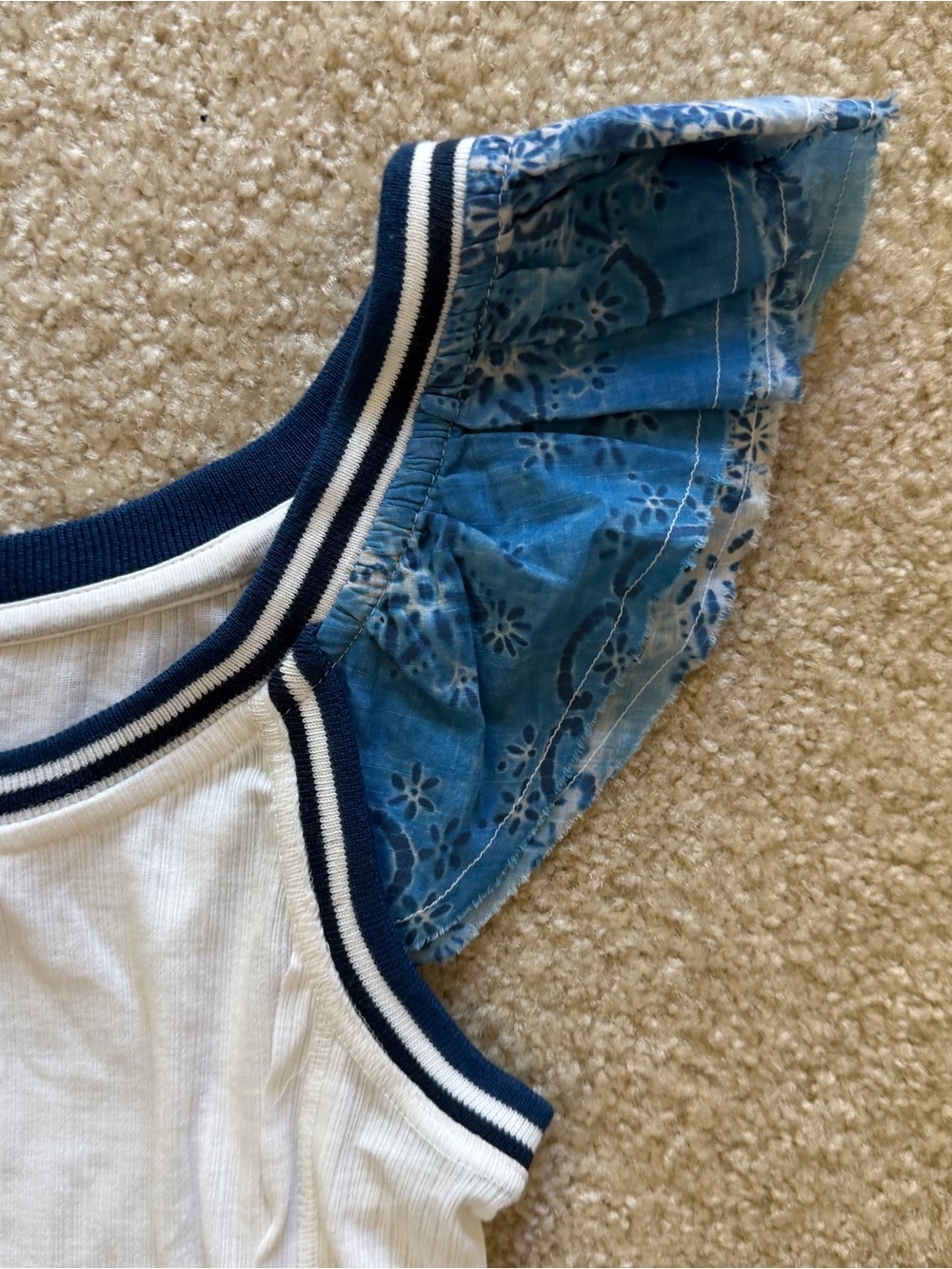 Anthropologie Pilcro White Ribbed Tank with Blue Floral Puff Sleeves Size S - Picture 4 of 10